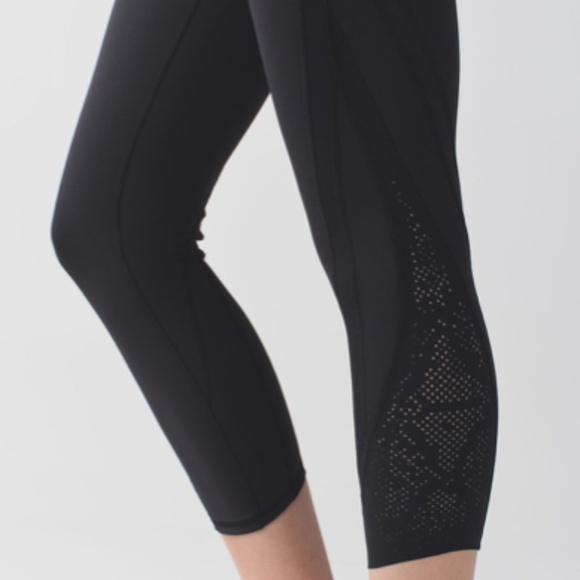 Lululemon Wunder Under Crop (Laser) - Picture 4 of 9